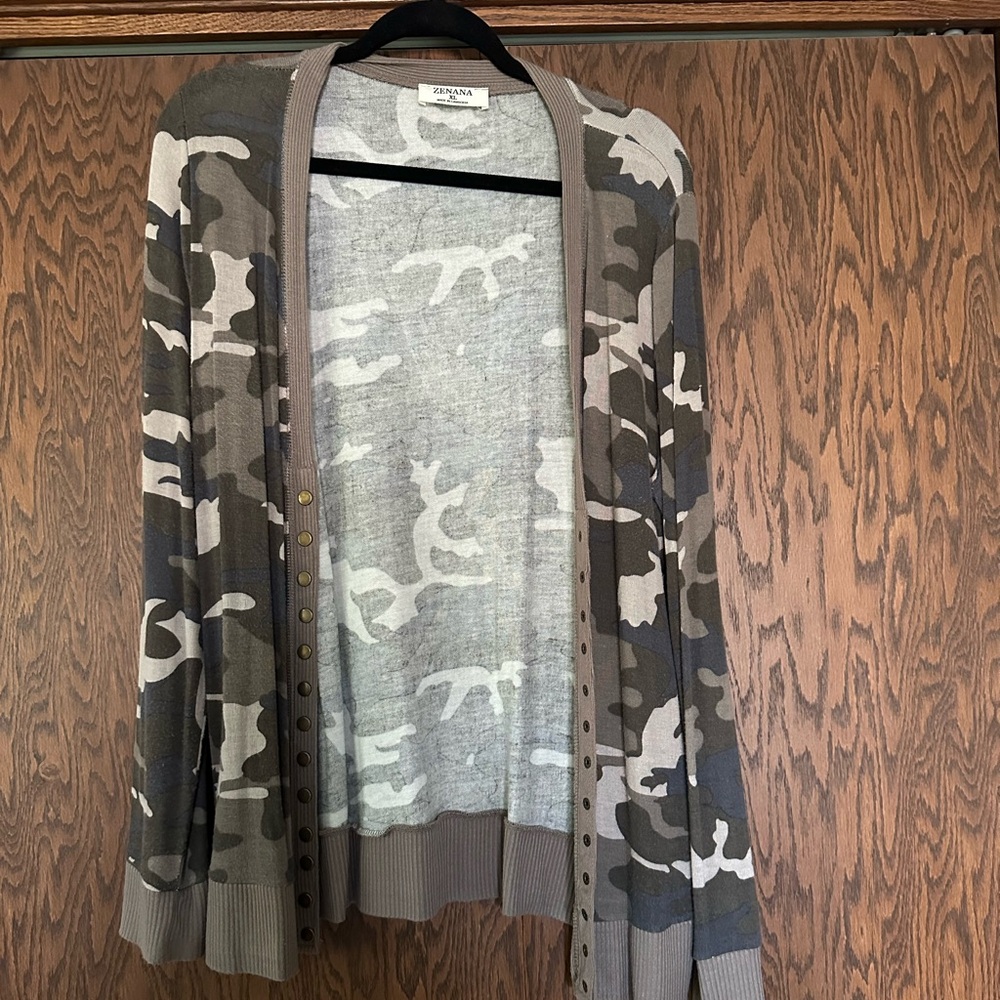 ZENANA CAMO CARDIGAN. XL